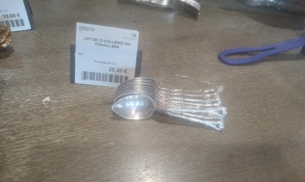 LOT DE 12 CUILLERES MA  TRAVAILLEES