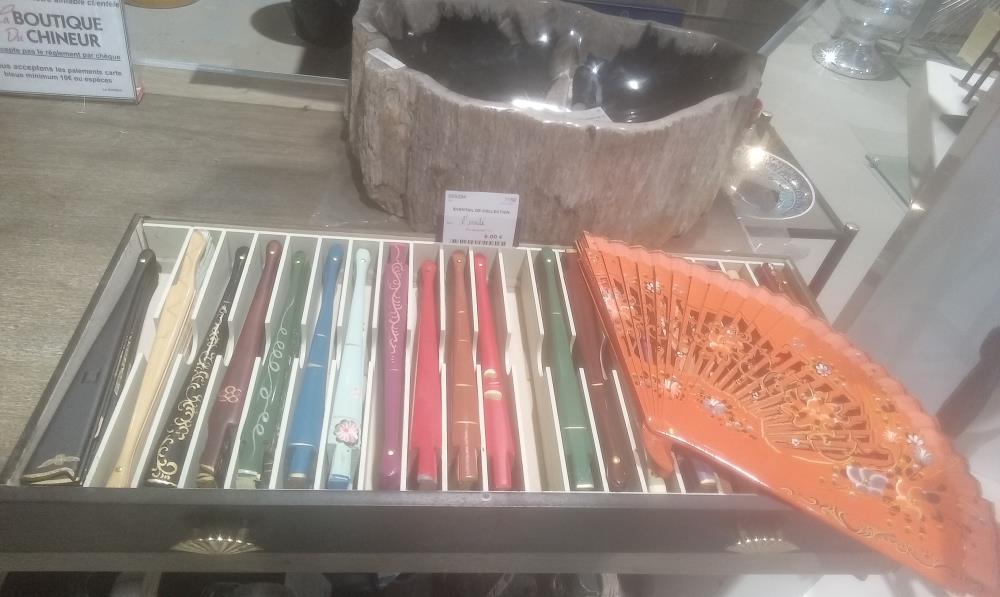 EVENTAIL DE COLLECTION