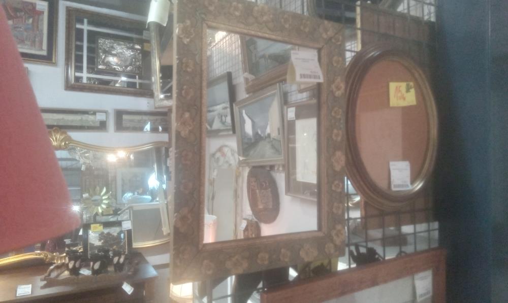 MIROIR DORE AVEC FRISE FLORALE