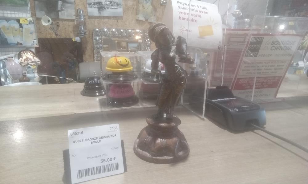 SUJET  BRONZE GEISHA SUR SOCLE