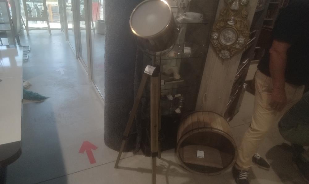 LAMPADAIRE TRIPODE PROJECTEUR
