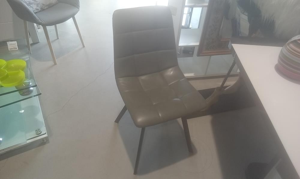LOT DE 4 CHAISES LOOK GRISE DESIGN MODELE SAVINA
