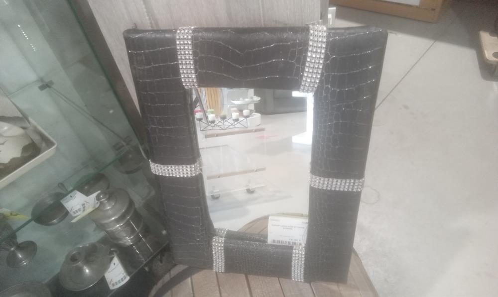 MIROIR LOOK NOIR ET FRISE STRASS