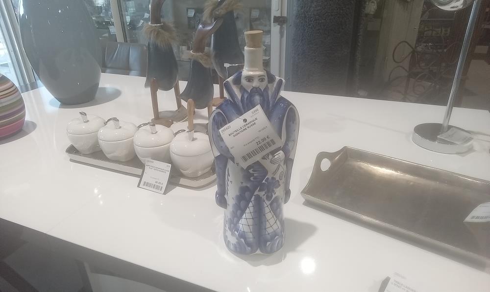 BOUTEILLE CERAMIQUE DIGNITAIRE RUSSE