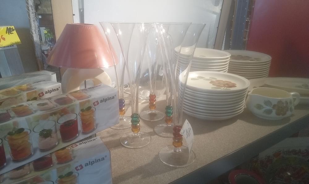 LOT DE 5 FLUTES A CHAMPAGNE VERRE PIED COULEUR