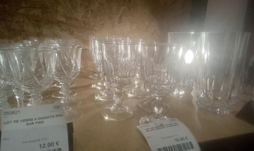 LOT DE VERRES A PIED VIN BLANC CRISTAL D'ARQUES