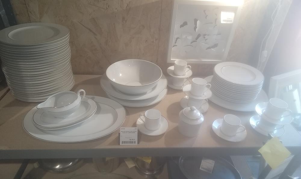 SERVICE PORCELAINE LIMOGE BLANC ET LISERAI DORE