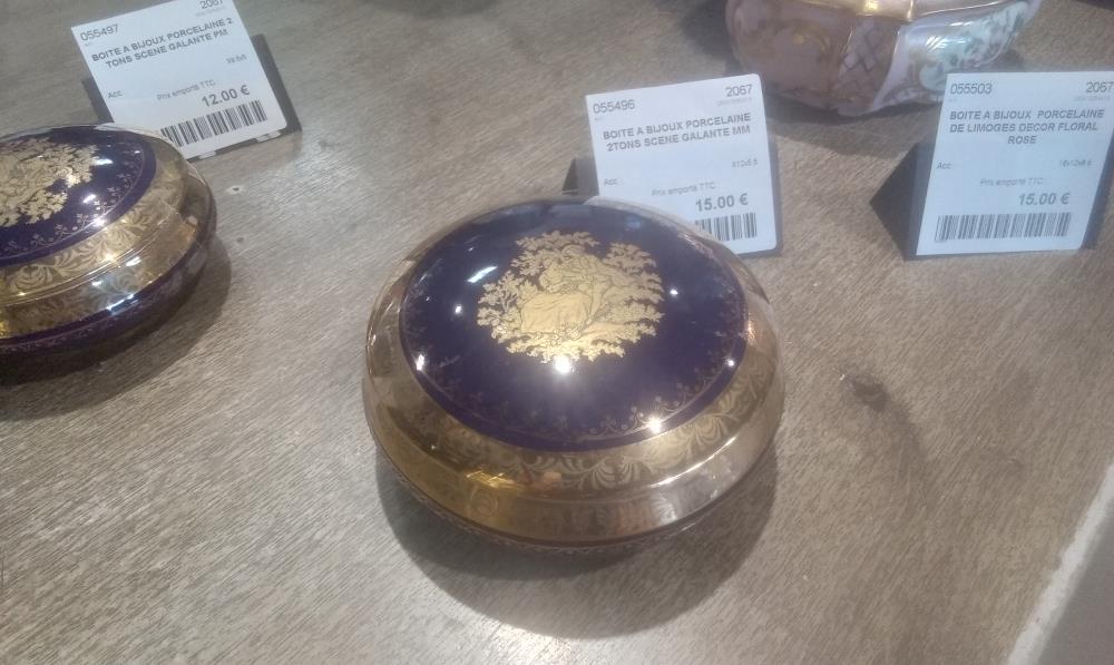 BOITE A BIJOUX PORCELAINE 2TONS SCENE GALANTE MM