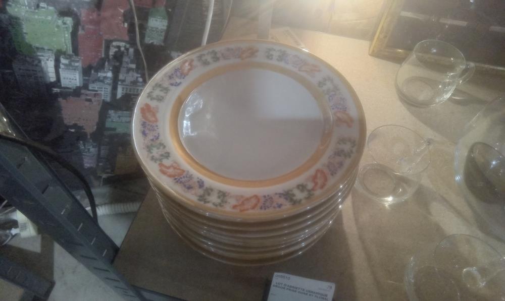 LOT D'ASSIETTE CERAMIQUE DECOR FRISE DORE ET FLORAL