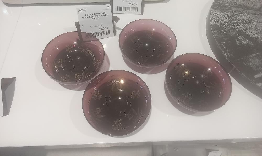 LOT DE 4 COUPELLES REHAUSSEES DOREES ET ROUGE