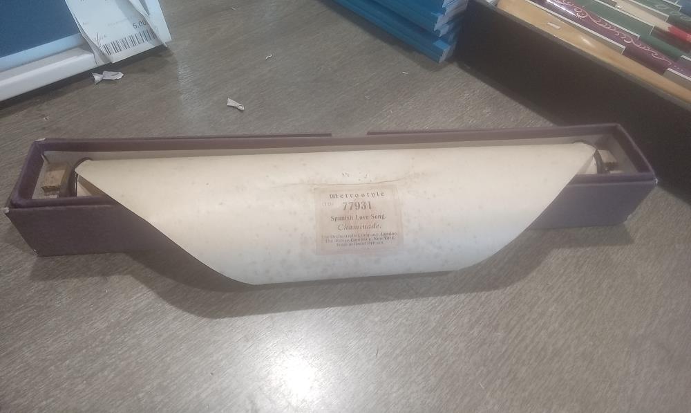 ROULEAU DE MUSIQUE DANS ETUI