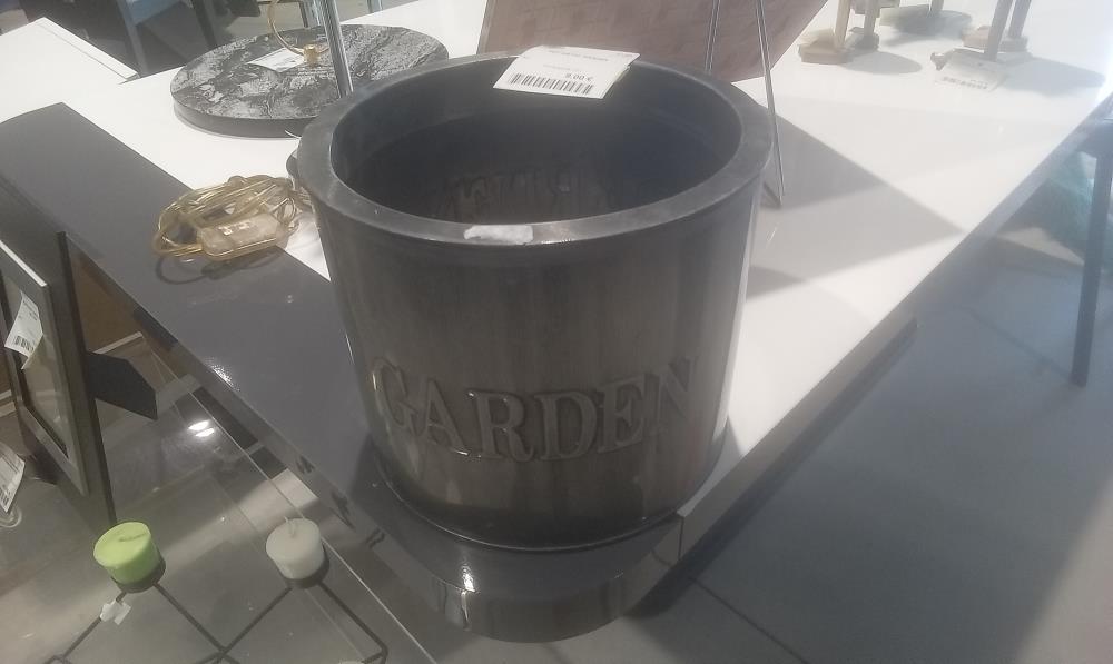 POT METAL GARDEN