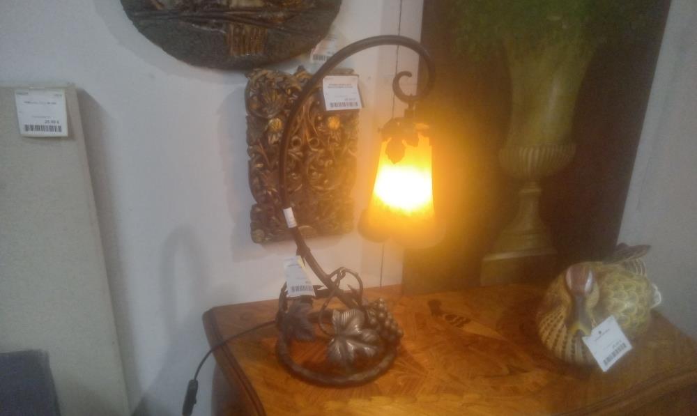 LAMPE FER FORGE +GLOBE VERRE
