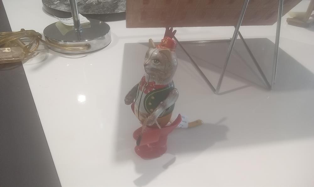 FIGURINE ARTICULEE CHAT BOTTE EN L'ETAT