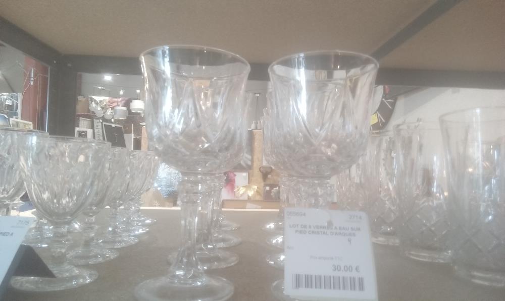 LOT DE 8 VERRES A EAU SUR PIED CRISTAL D'ARQUES
