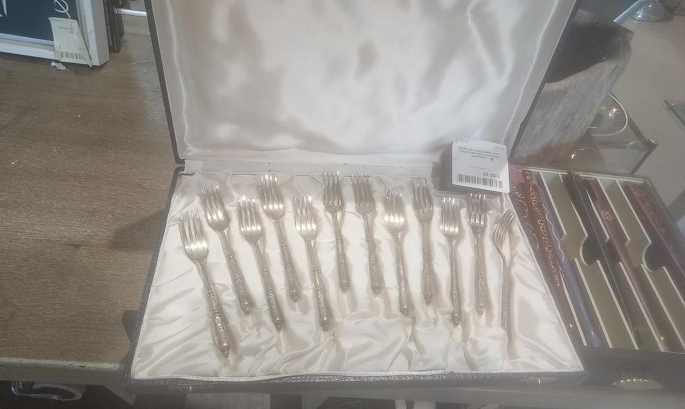 SERVICE A DESSERT X12 FOURCHETTES MA DANS COFFRET