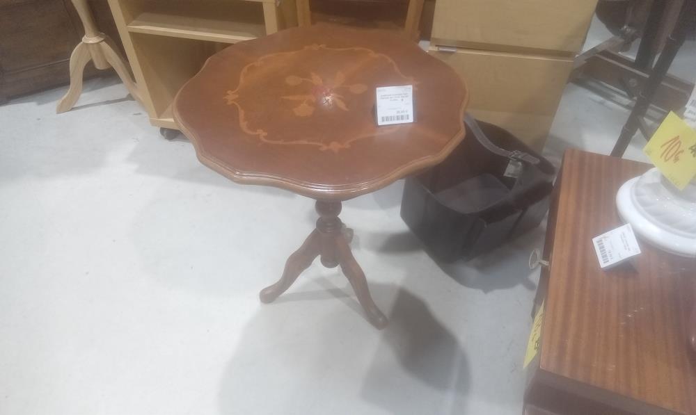 GUERIDON PLACAGE PIED TRIPODE EN L'ETAT DECOR FLORAL