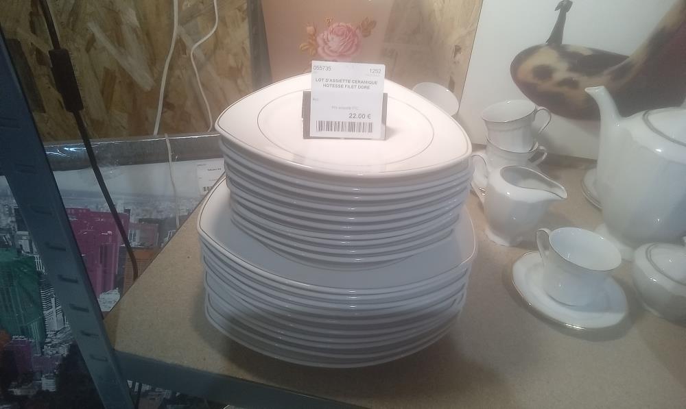 LOT D'ASSIETTE CERAMIQUE  HOTESSE FILET DORE