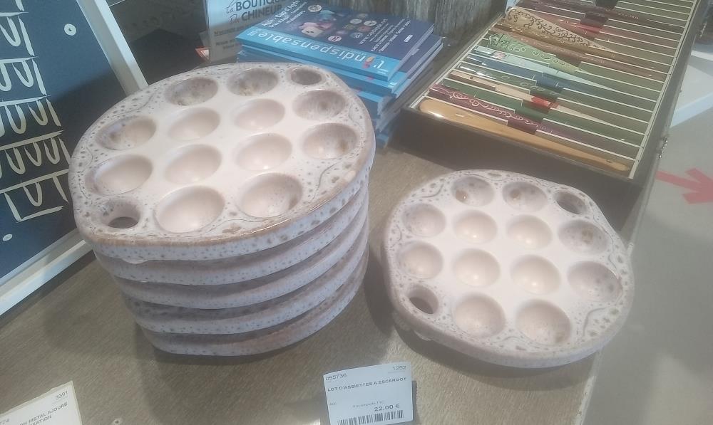 LOT D'ASSIETTES A ESCARGOT