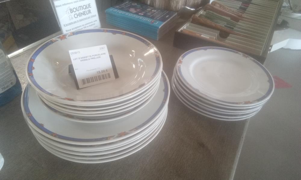 LOT D'ASSIETTE PORCELAINE  MODELE PRELUDE