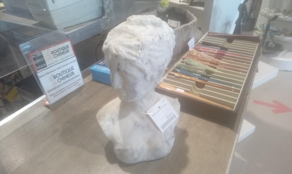  BUSTE ELEGANTE PLATRE 
