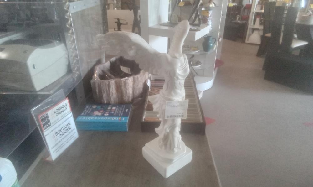 STATUE DE LA VICTOIRE  EN PLATRE EN L'ETAT