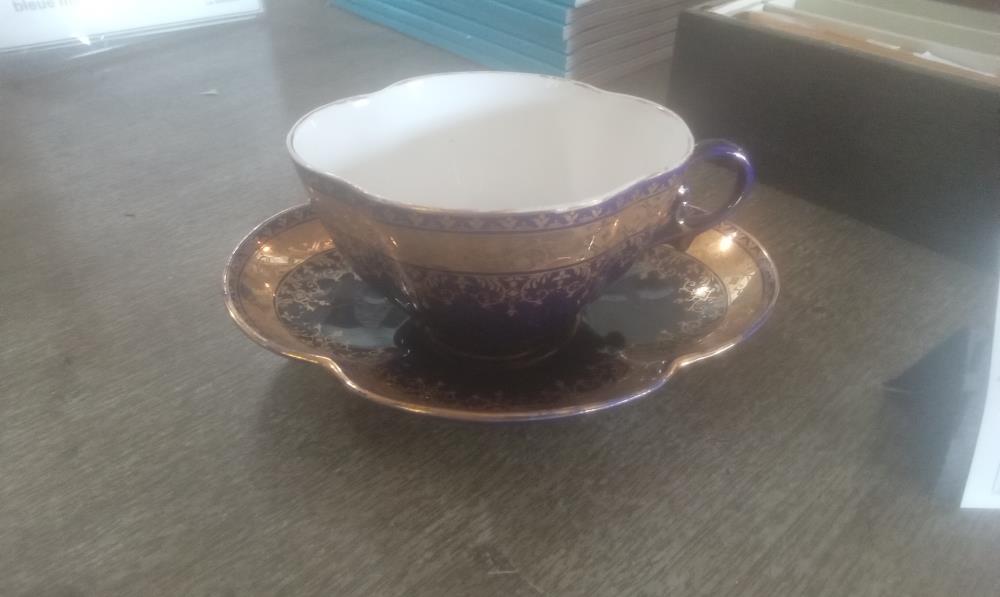 TASSE ET SOUS TASSE CERAMIQUE BLEU ET DORE