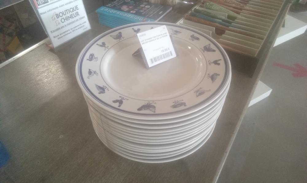 LOT D'ASSIETTES PORCELAINE DECOR ANIMAUX DE LA FERME