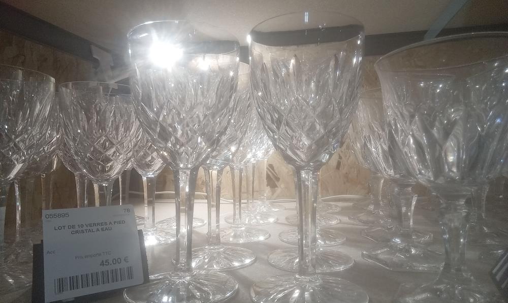LOT DE 10 VERRES A PIED CRISTAL A EAU