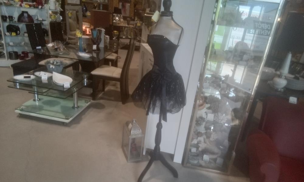BUSTE SUR PIED  SUR PIED  AVEC ROBE