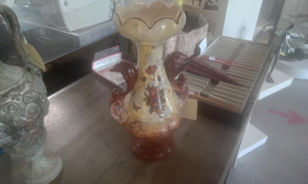VASE CERAMIQUE DECOR FLORAL  ET PAPILLONS 2ANSES