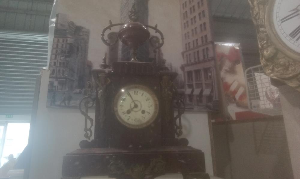 PENDULE NAPOLEON III MARBRE ROUGE EN ETAT DE FONCTIONEMENT+CLEF