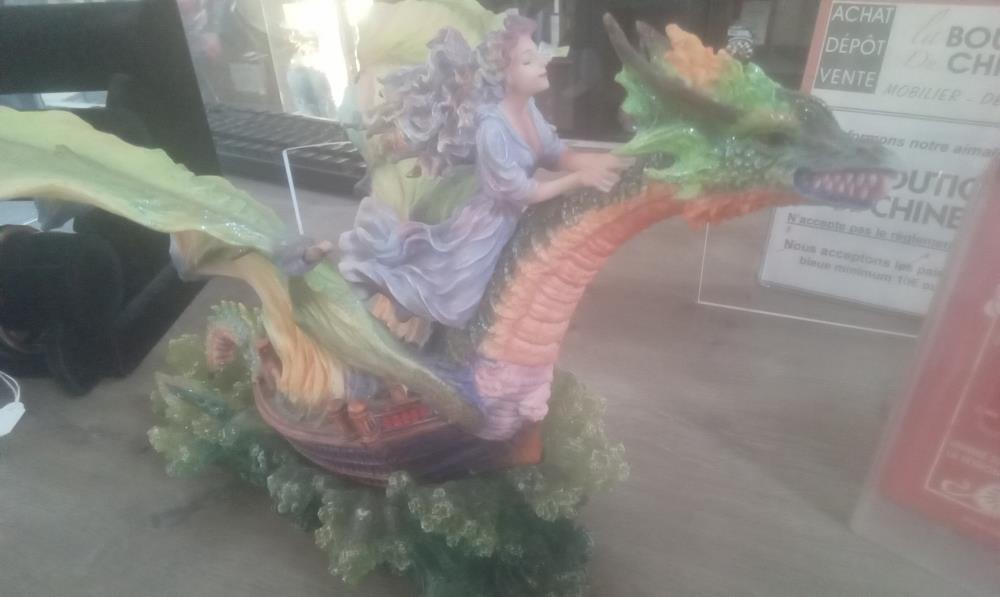 FIGURINE RESINE DRAGON  JOSEPHINE WALL