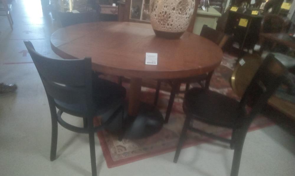TABLE RONDE CHENE MASSIF AVEC PIED CENTRAL
