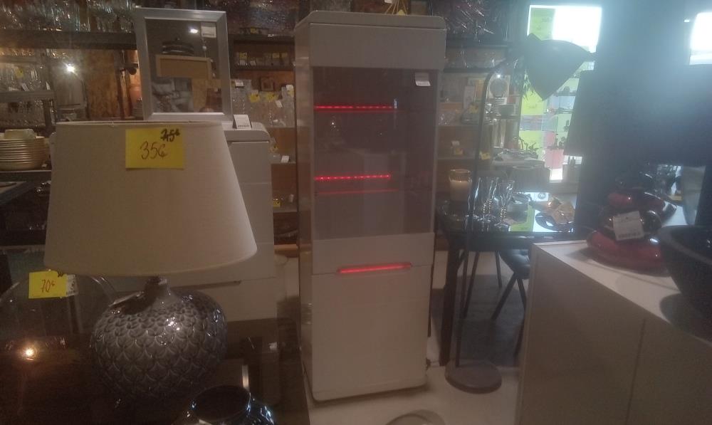 VITRINE LAQUEE BLANCHE 2 PORTES DONT UNE VITREE