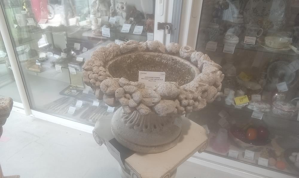 JARDINIERE PIERRE RECONSTITUEE DECOR AUX FRUIT PM