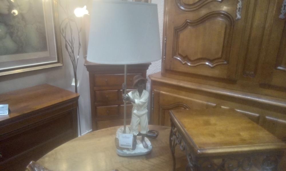 LAMPE RESINE GARCON +ABATJOUR BEIGE
