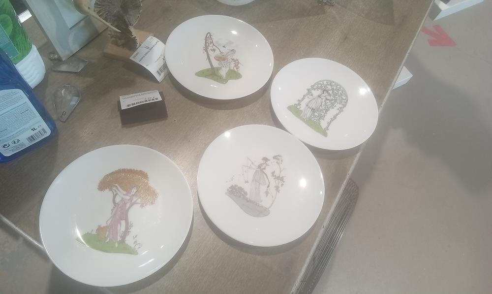 LOT D'ASSIETTE PORCELAINE A DESSERRT DECOR ELEGANTE