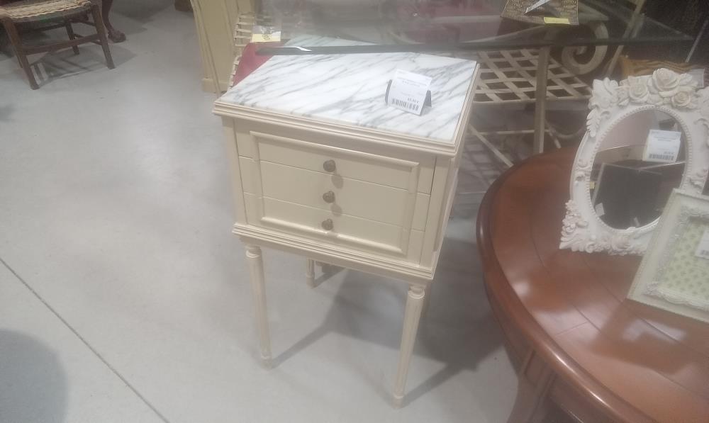 CHEVET MARBRE 3 TIROIRS STYLE LOUIS XVI 