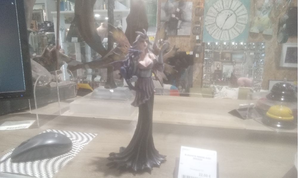 ELEGANTE RESINE AVEC DRAGON