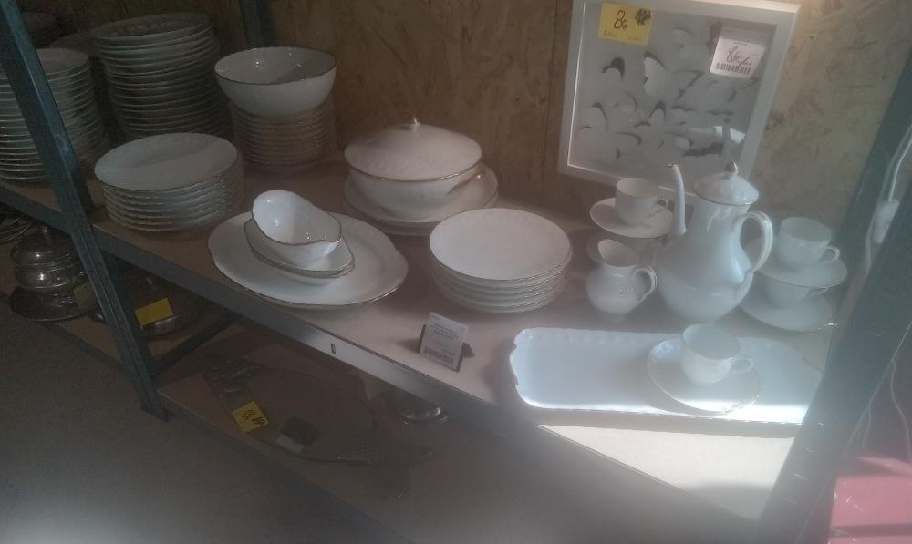 SERVICE VAISSELLE PORCELAINE DE LIMOGES BORDURE DOREE