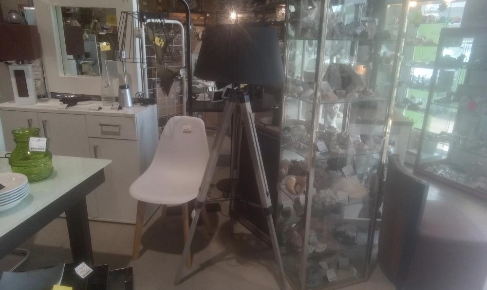 LAMPADAIRE TRIPODE+ABATJOUR