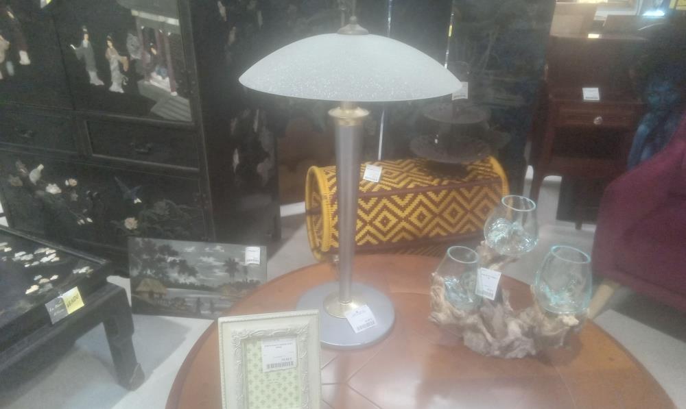 LAMPE DESIGN EN L'ETAT+GLOBE VERRE