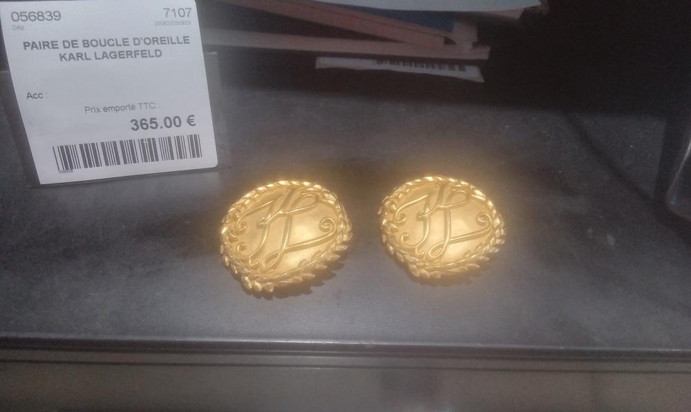 PAIRE DE BOUCLE D'OREILLE KARL LAGERFELD