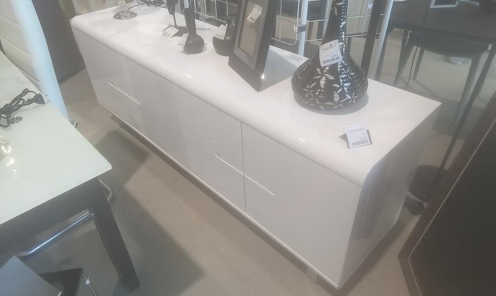 ENFILADE 4 PORTES LAQUEE BLANCHE ET PIED METAL