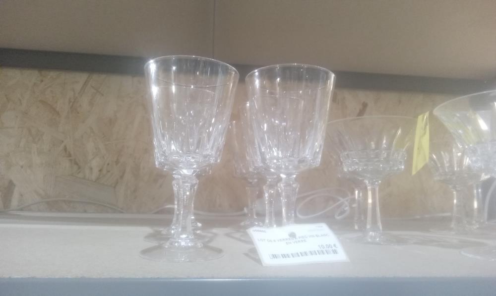 LOT DE 6 VERRES A PIED VIN BLANC EN VERRE