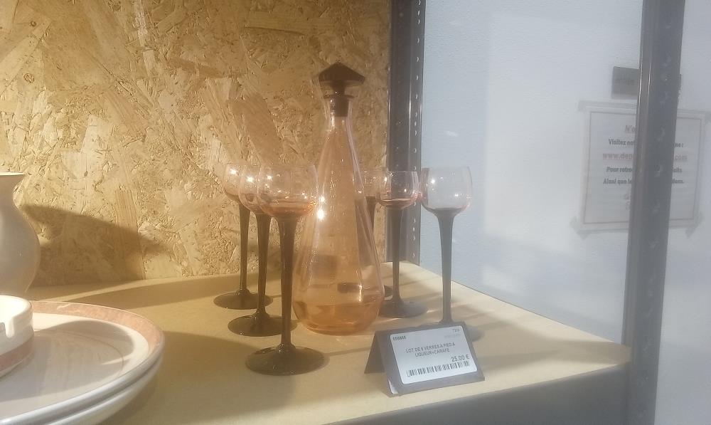 LOT DE 6 VERRES A PIED A LIQUEUR+CARAFE