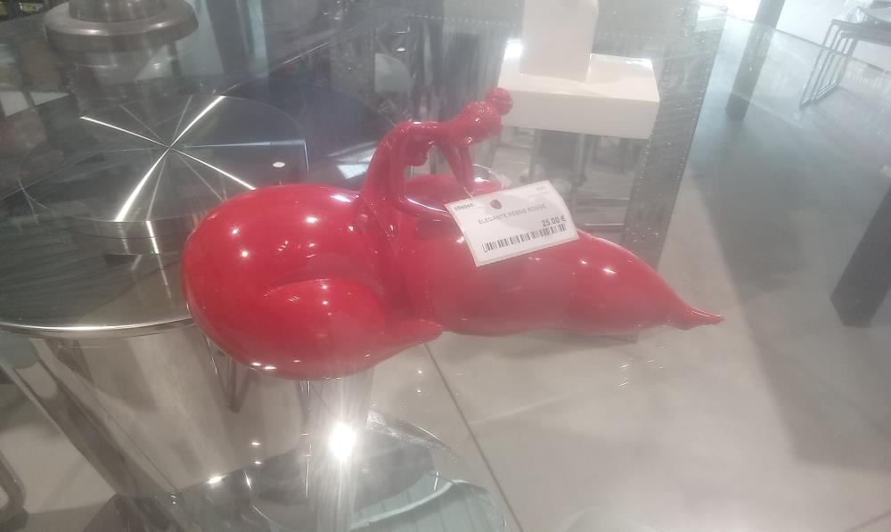 ELEGANTE RESINE ROUGE