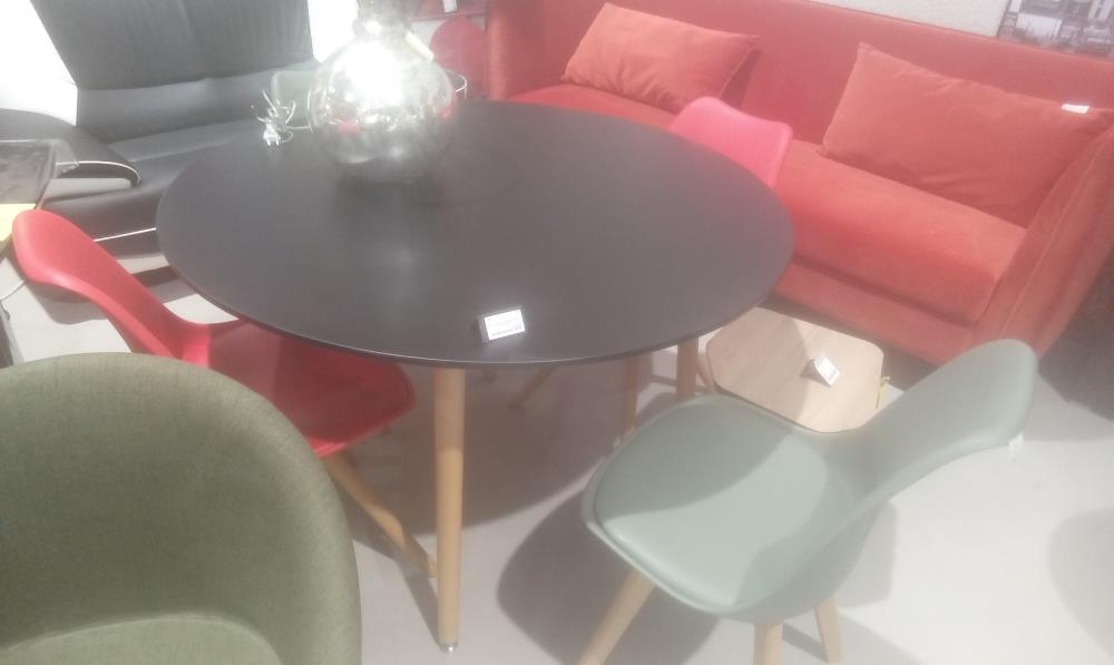 TABLE RONDE MELAMINEE NOIRE ET PIED NATUREL