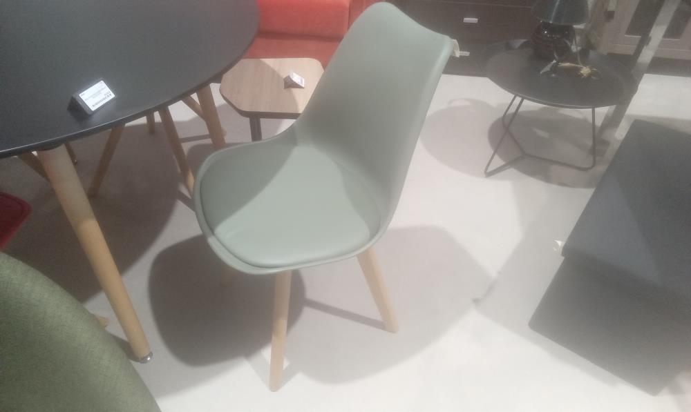 LOT DE 4 CHAISES DESIGN LOOK COULEUR